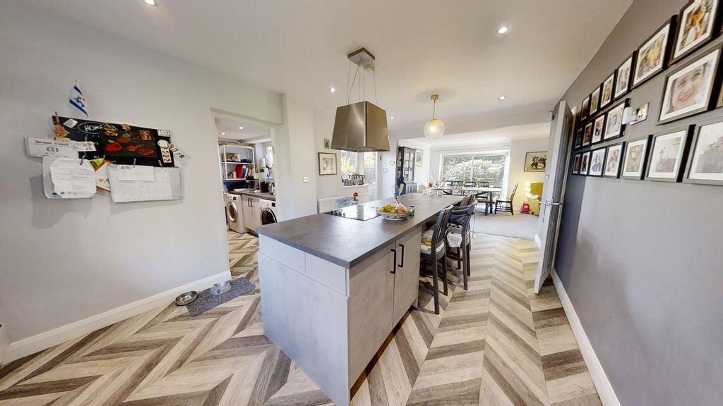 Property photo 2 of 21 Kitchen