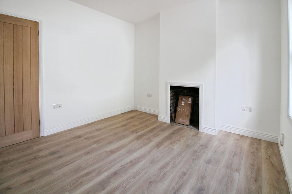 Property photo 2 of 11 Living Room