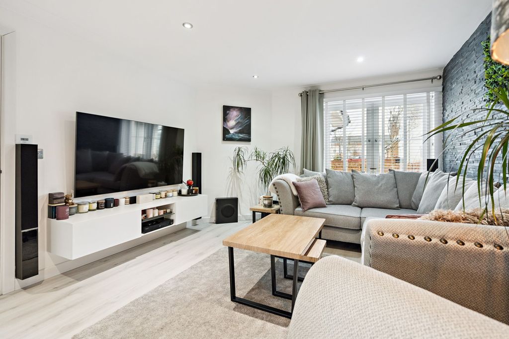 Property photo 3 of 21