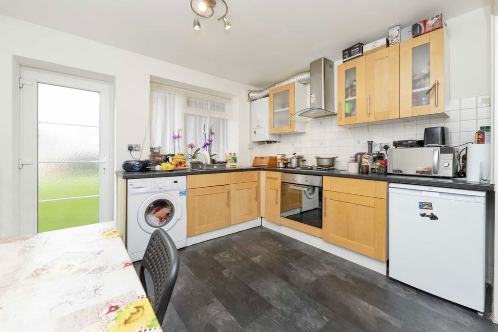 Property photo 2 of 4