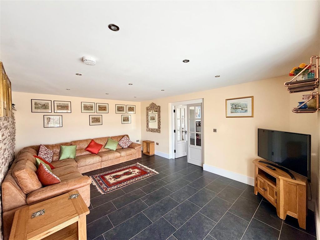 3 bed barn conversion to rentDown Thomas, Plymouth PL9 photo 5