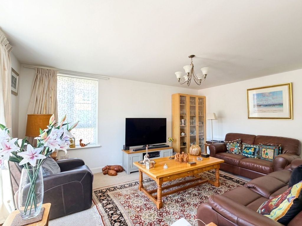 Property photo 3 of 32