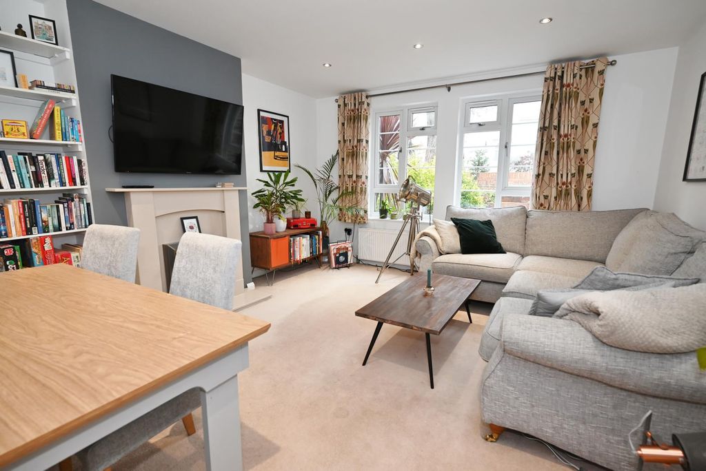 Property photo 2 of 11