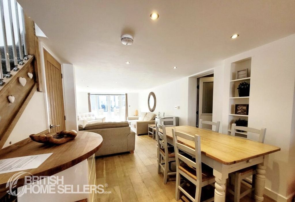 Property photo 3 of 11 Picture No. 10