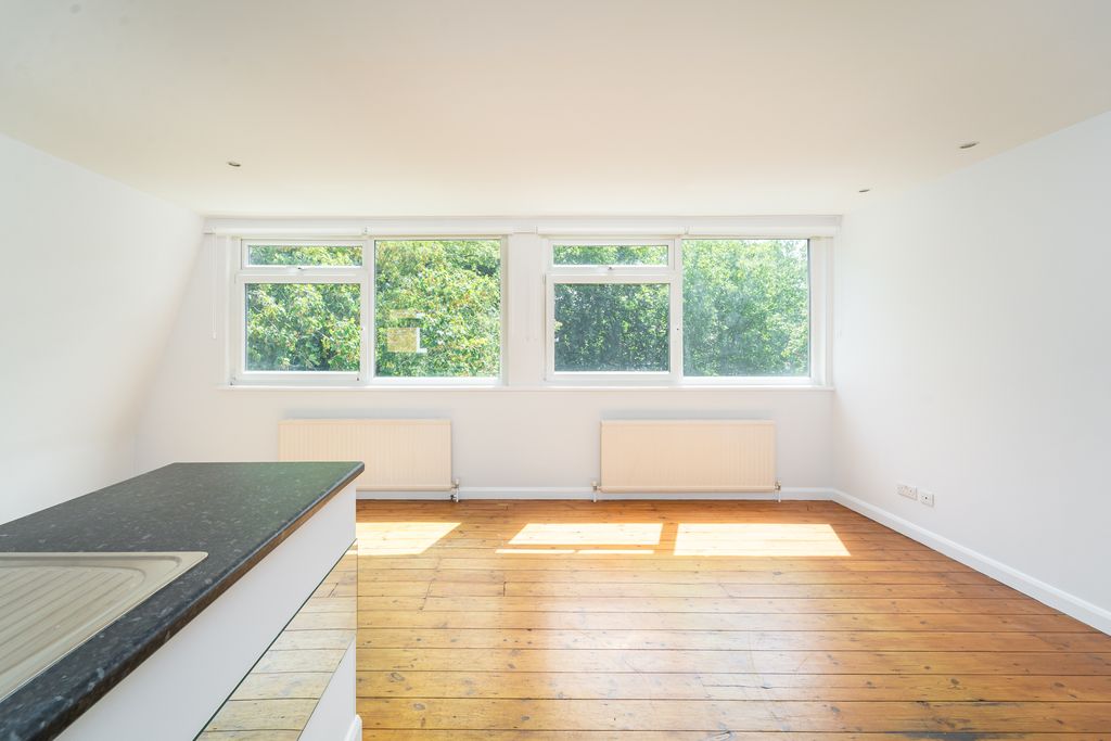 Property photo 3 of 11 Ndb09409-Edit