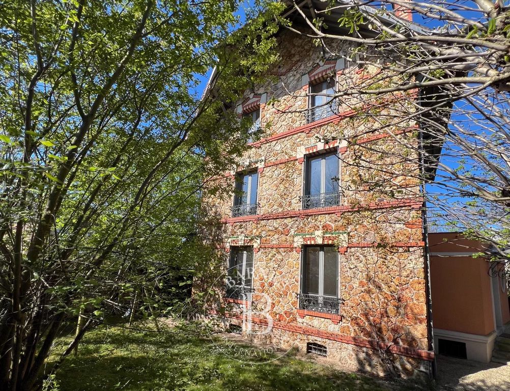 Property photo 2 of 39