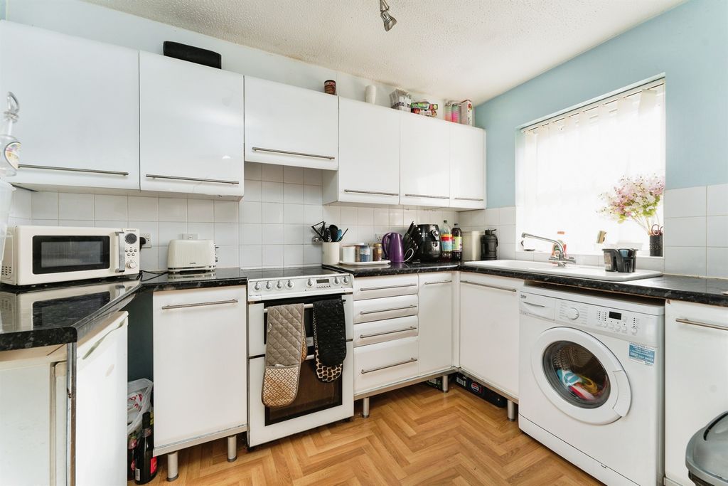 Property photo 2 of 16
