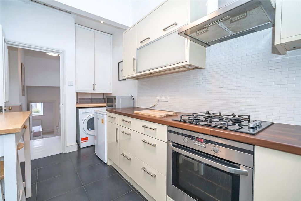 Property photo 3 of 20 Kitchen D