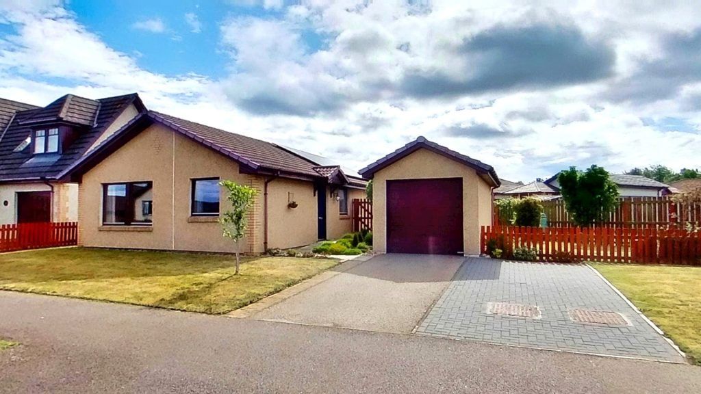 Property photo 1 of 28