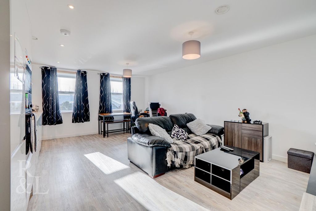 Property photo 2 of 9 Batched (3).Jpg