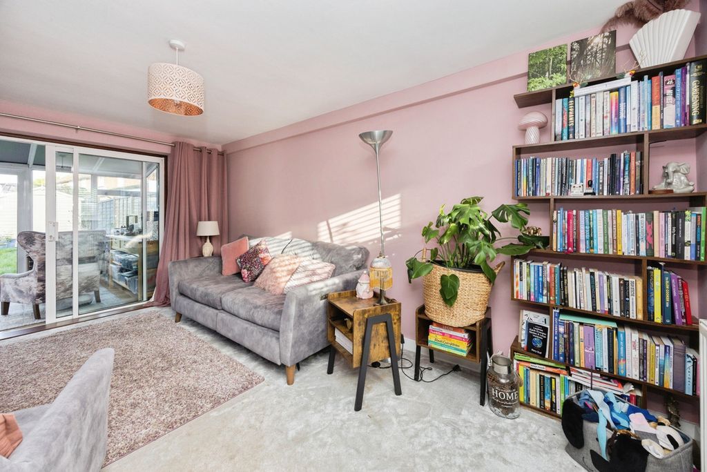 Property photo 2 of 20