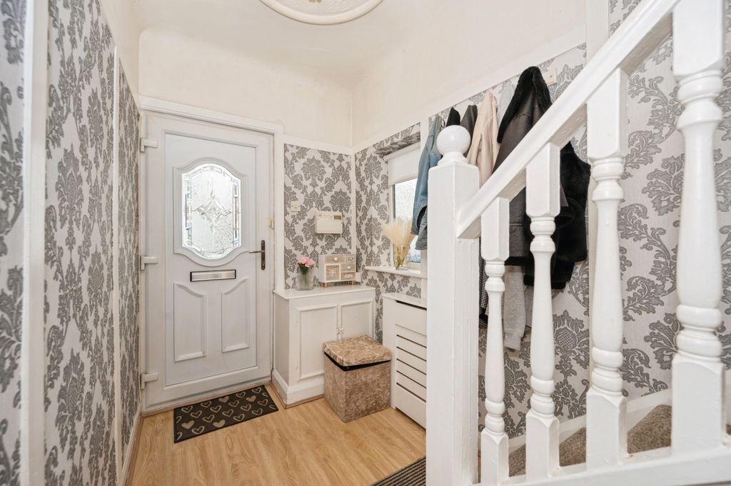 Property photo 2 of 16 Hallway