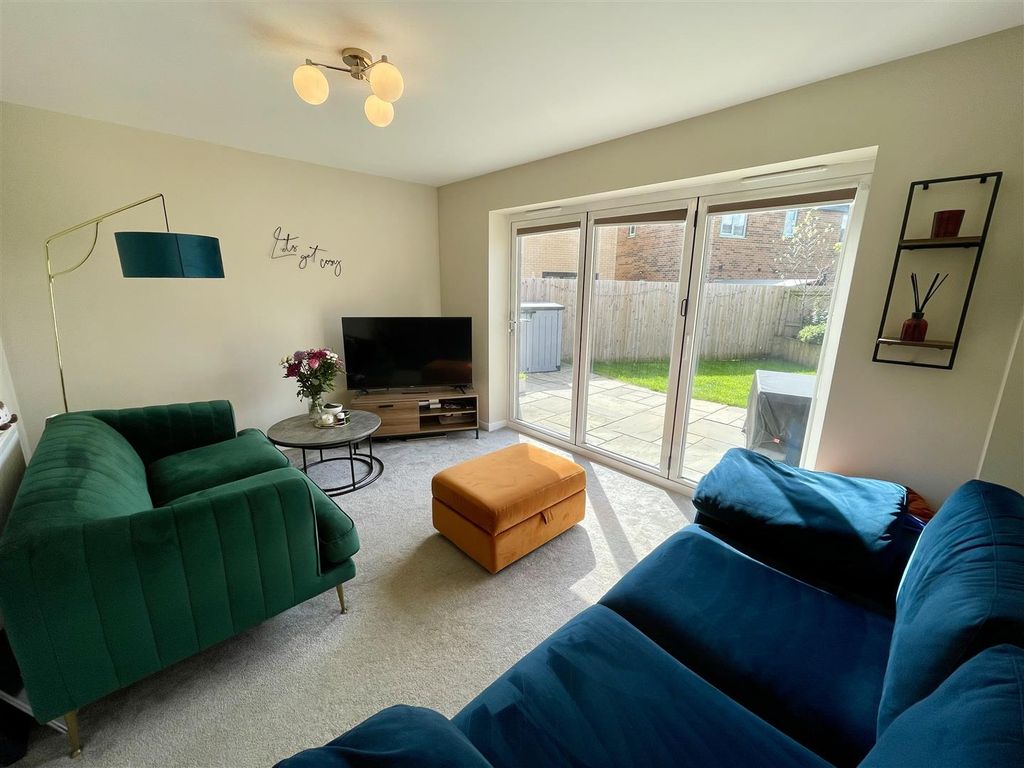 Property photo 2 of 10 Lounge