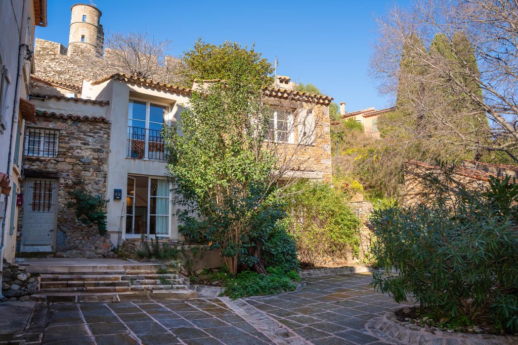 Property photo 1 of 19 Image