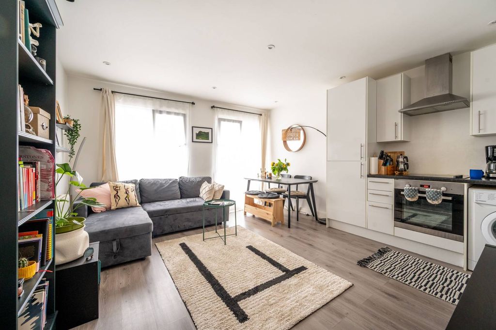 Property photo 2 of 5