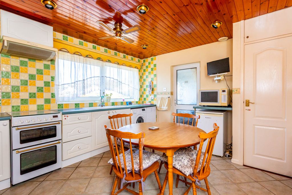 Property photo 3 of 11 Kitchen/Breakfast Room