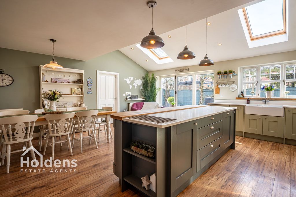 Property photo 3 of 26