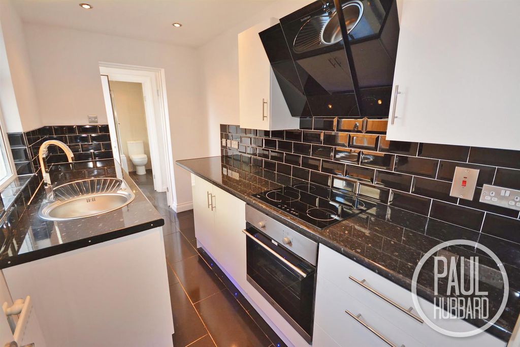 Property photo 2 of 8 Kitchen.Jpg
