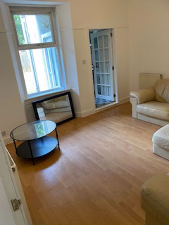 Property photo 2 of 10 Lounge