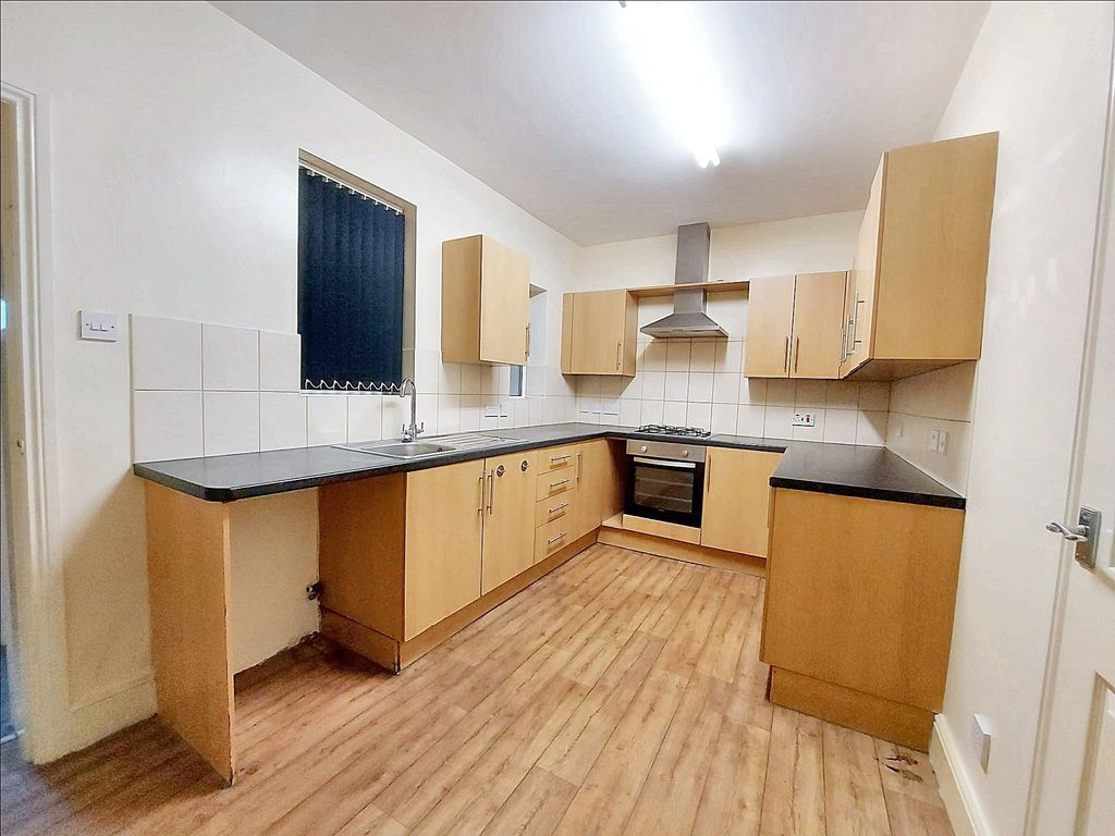 Property photo 3 of 9 Kitchen