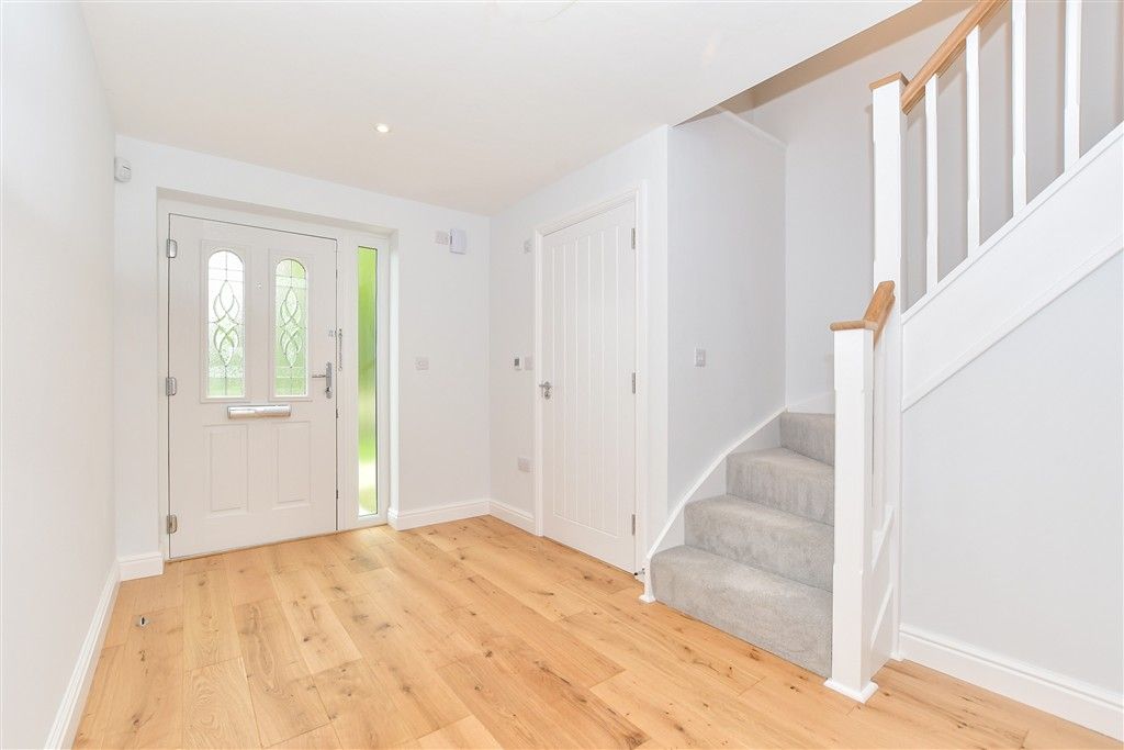 Property photo 2 of 22 Entrance Hall