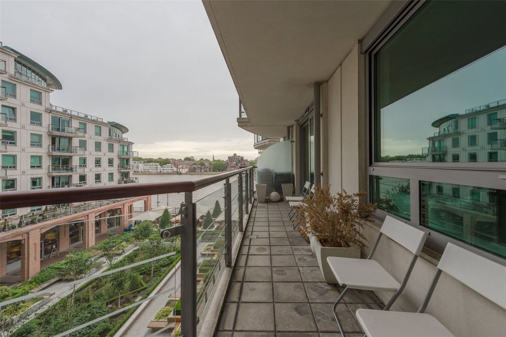 Property photo 3 of 10 Balcony