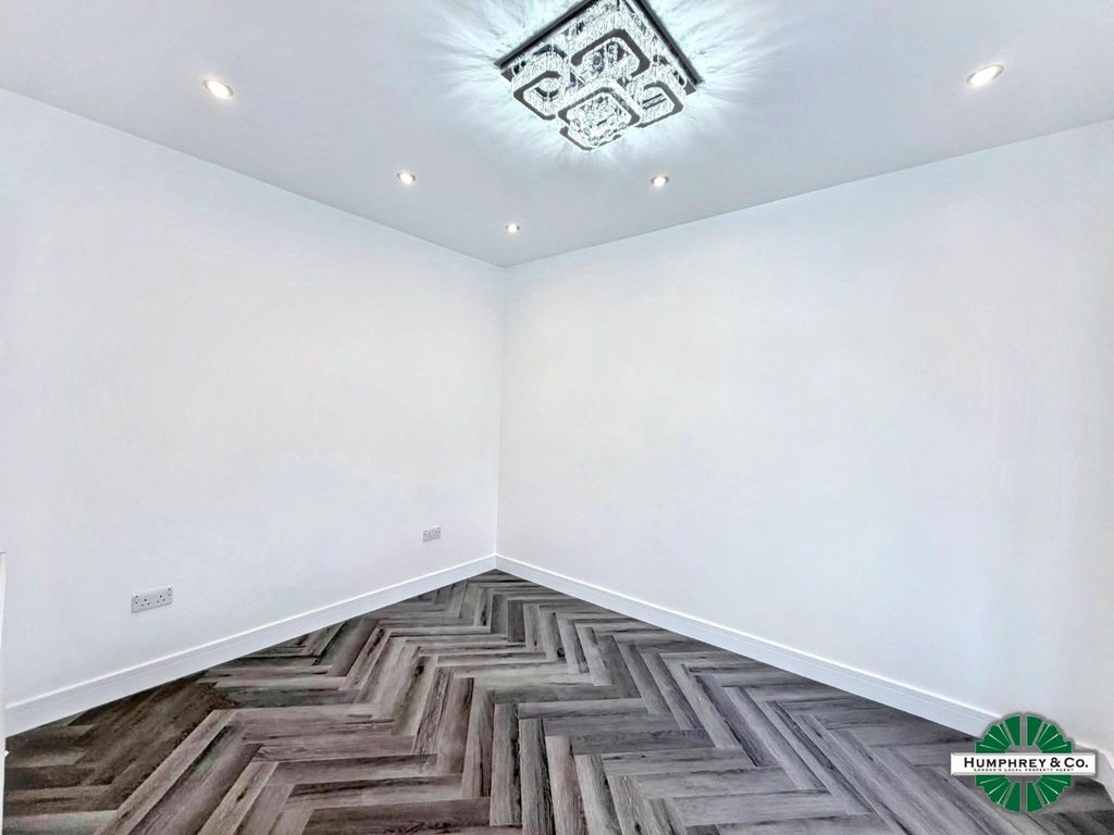 Property photo 3 of 16 Pbox-Img.Jpg