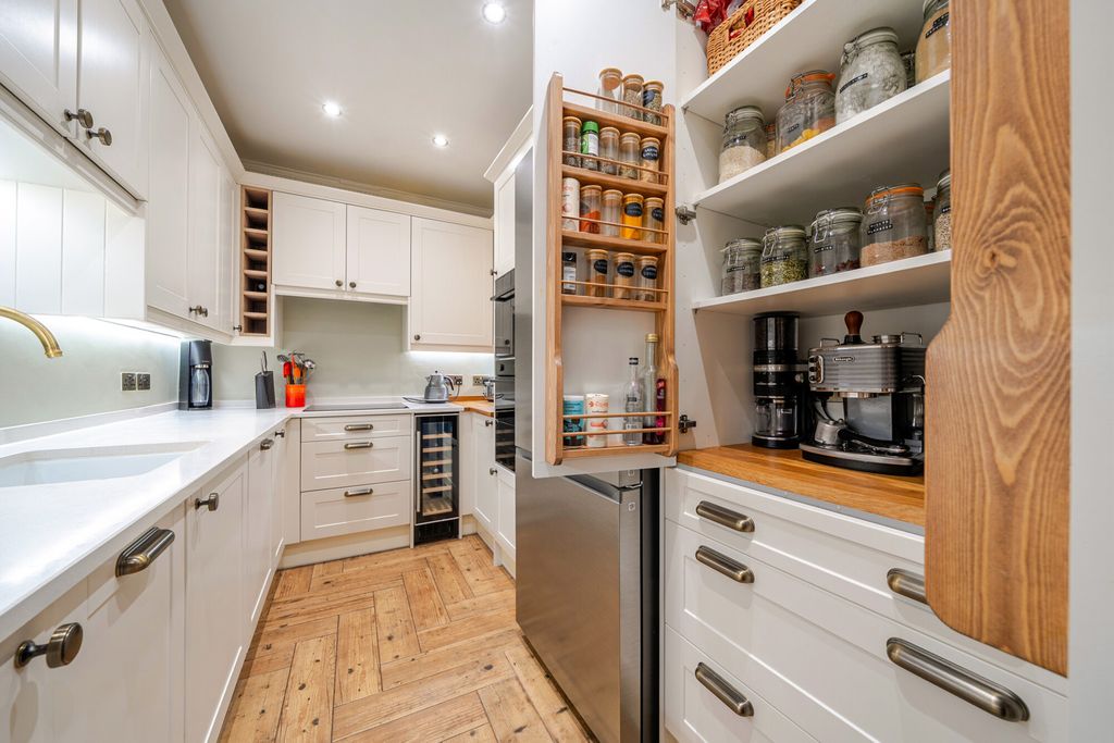 Property photo 2 of 33 Kitchen