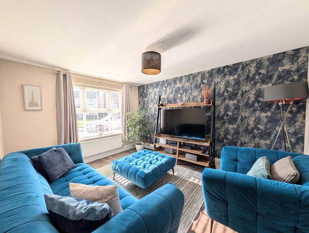 Property photo 2 of 23 Lounge