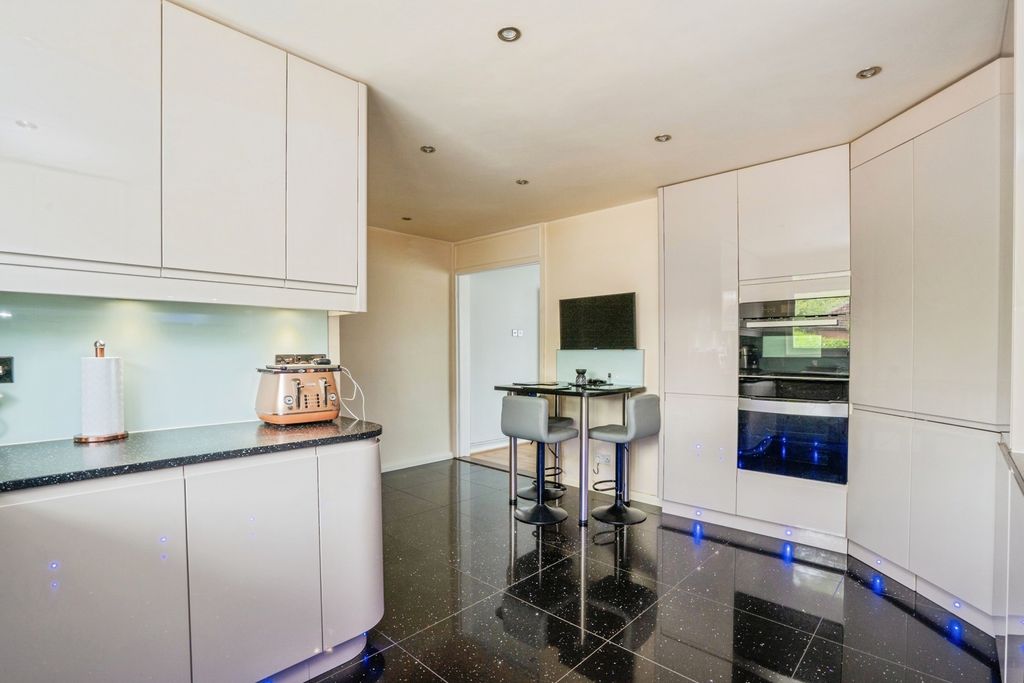 Property photo 3 of 14 Pbox-Img.Jpg