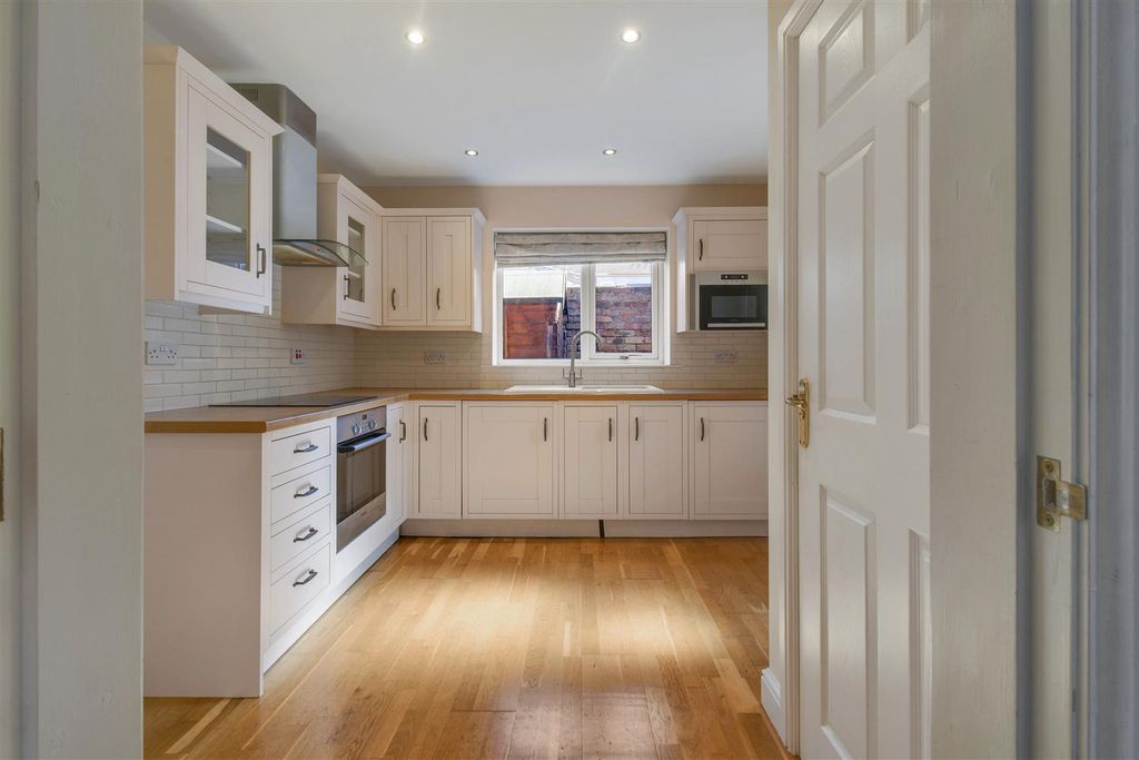 Property photo 2 of 13 Kitchen
