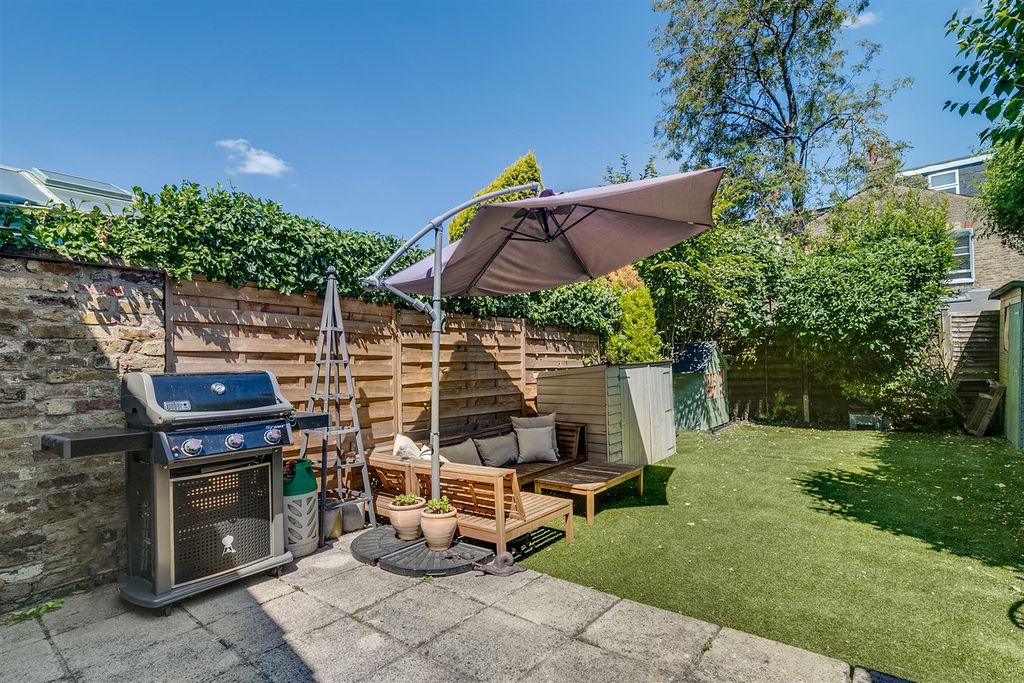 Property photo 2 of 8 Garden