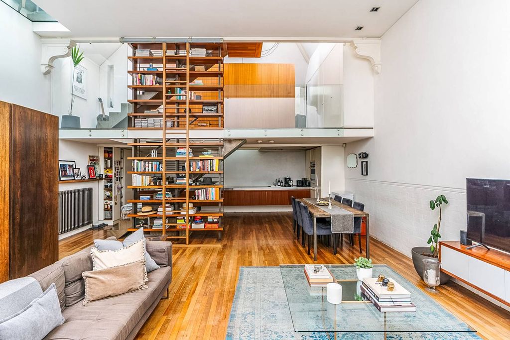 Property photo 1 of 17