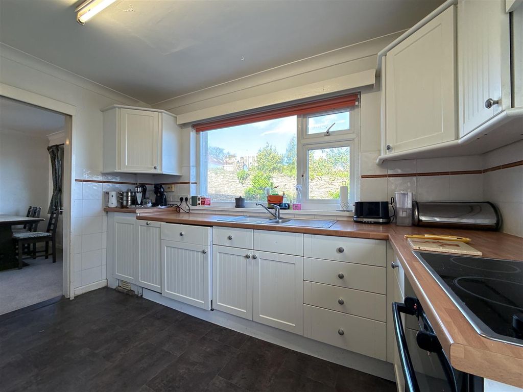 Property photo 2 of 14 Kitchen.Jpg