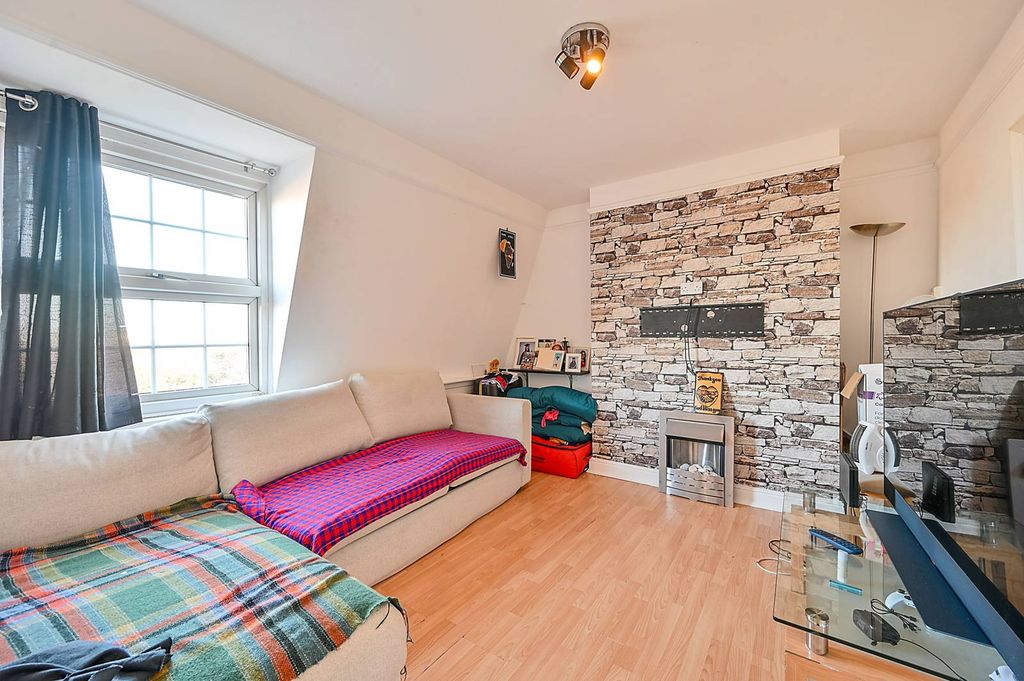 Property photo 3 of 6