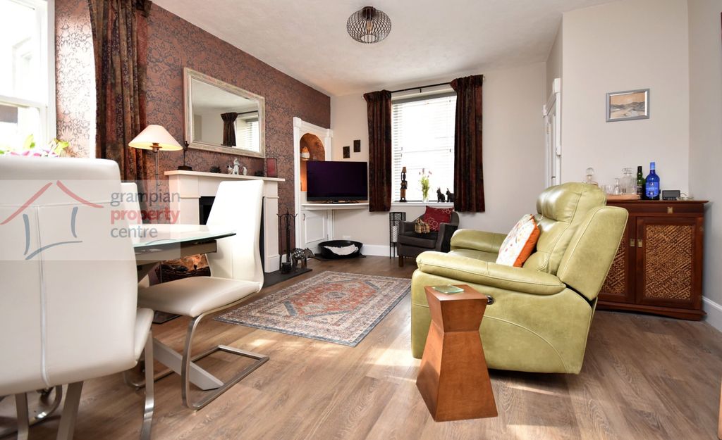 Property photo 3 of 34 l1.Jpg