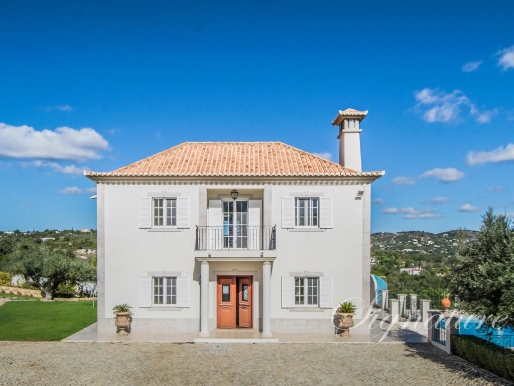 Property photo 1 of 33 3 Bedroom Mansion In A Pristine Condition With Swimming Pool On A Large Plot In Santa Bárbara De Nex