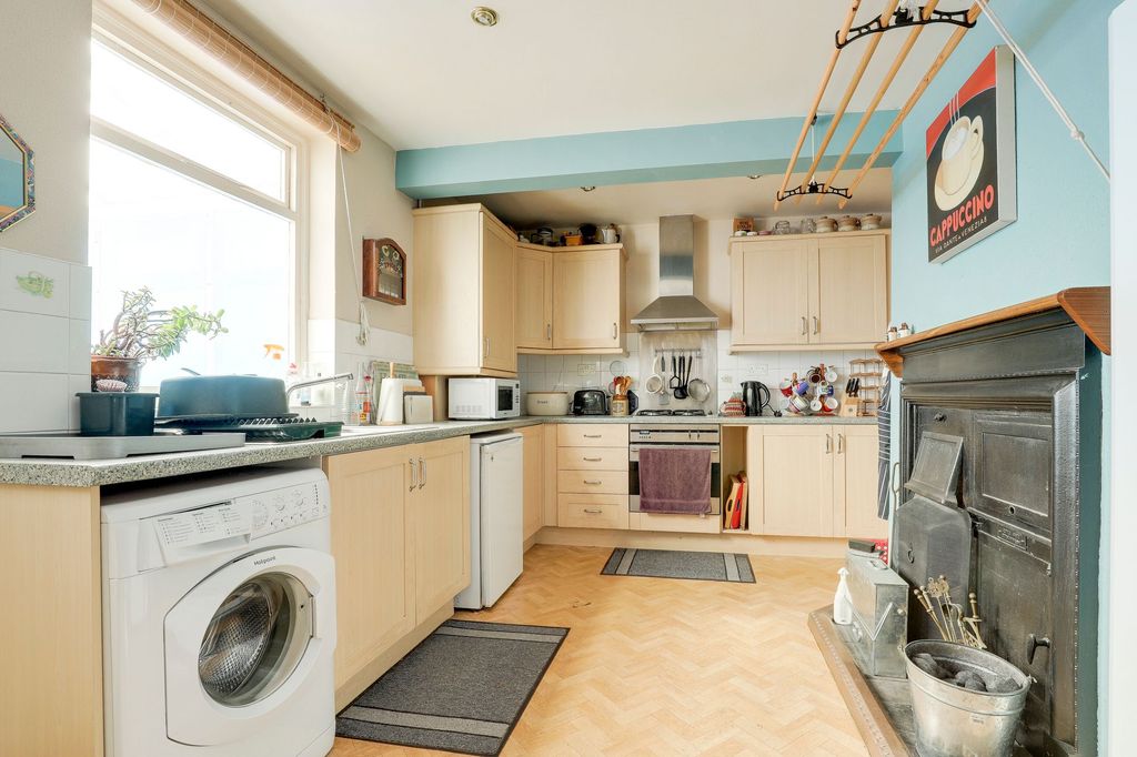 Property photo 3 of 18