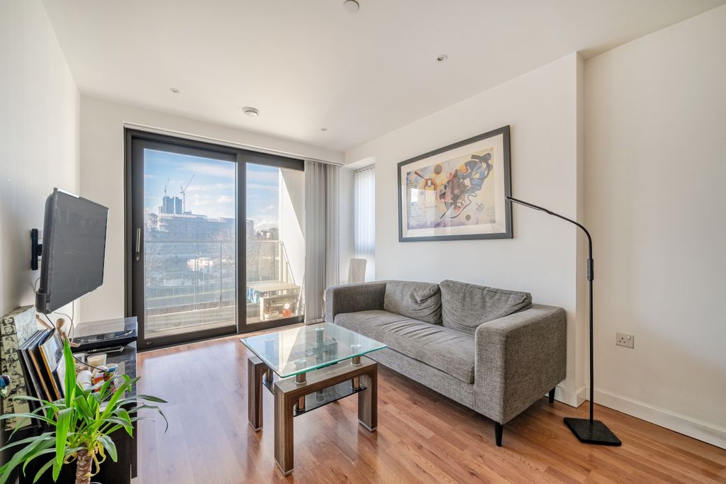 Property photo 1 of 16 1407311-11-698397...