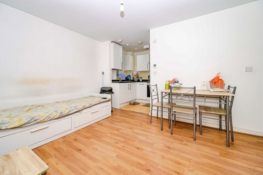 Property photo 2 of 6 Pbox-Img.Jpg