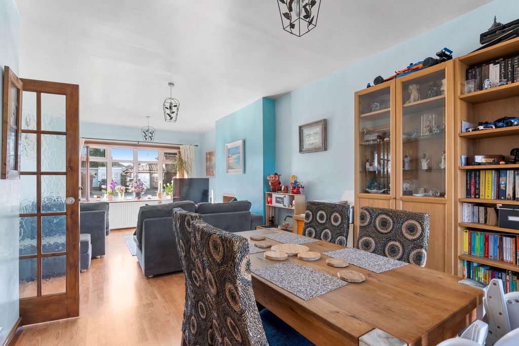 Property photo 2 of 18 Living Room