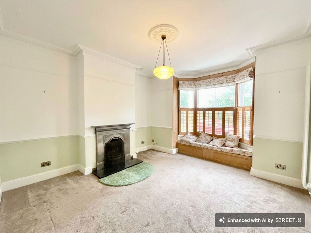 Property photo 2 of 32