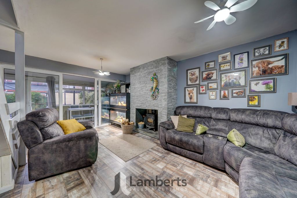 Property photo 2 of 20 Lounge