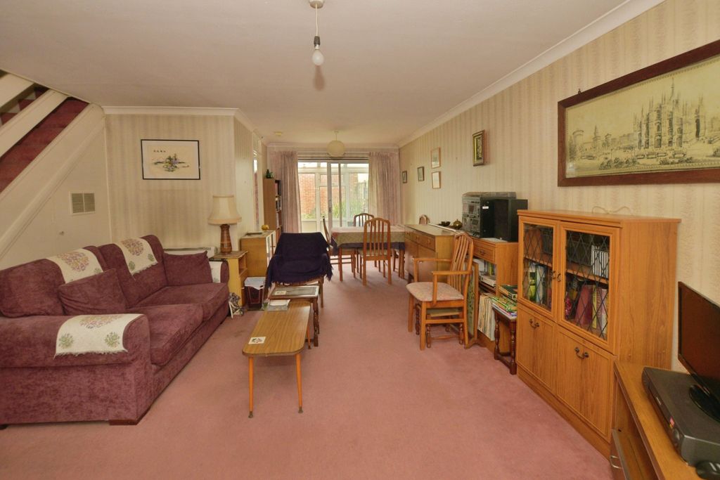 Property photo 2 of 10 Living / Dining Room