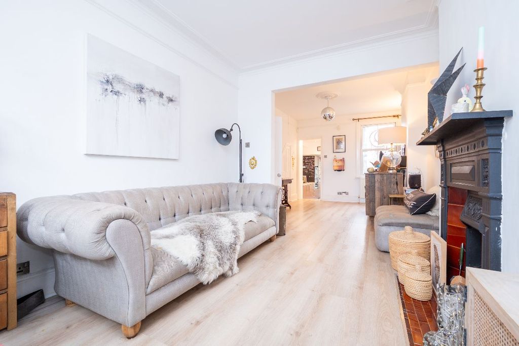 Property photo 2 of 28