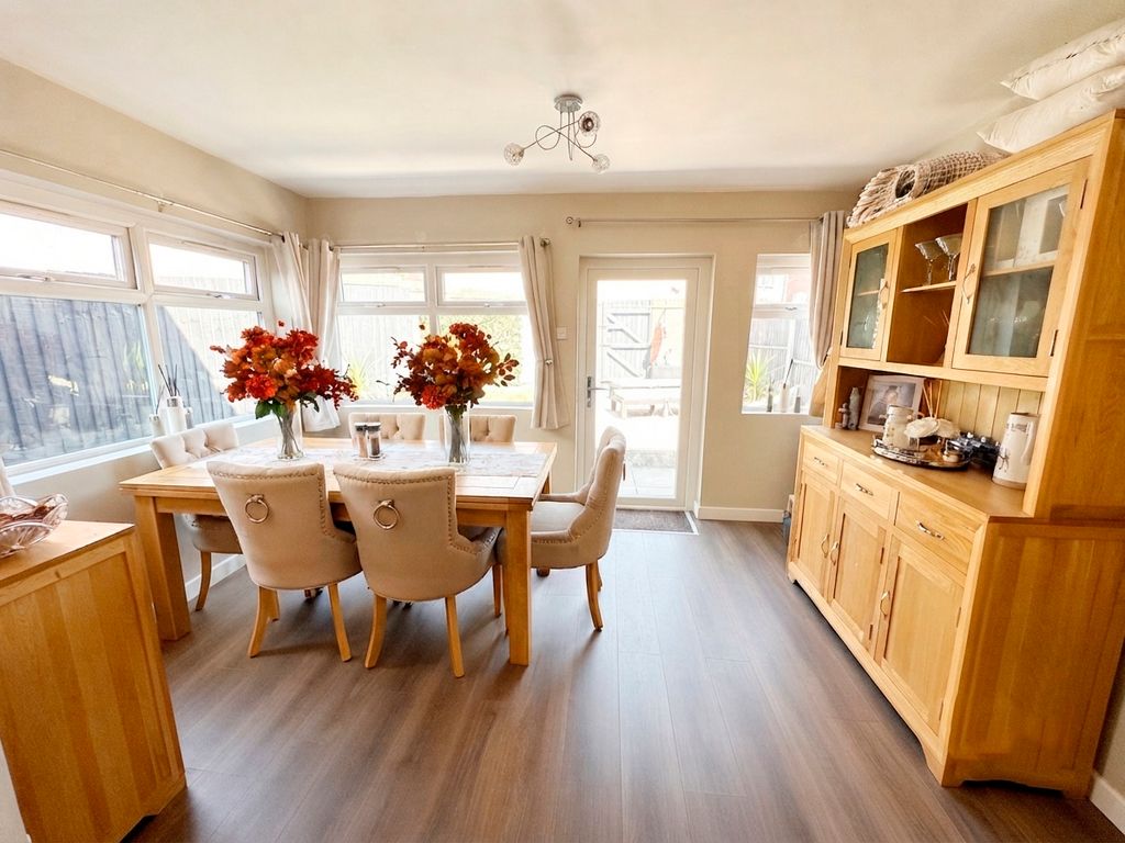 Property photo 3 of 20 Dining Room