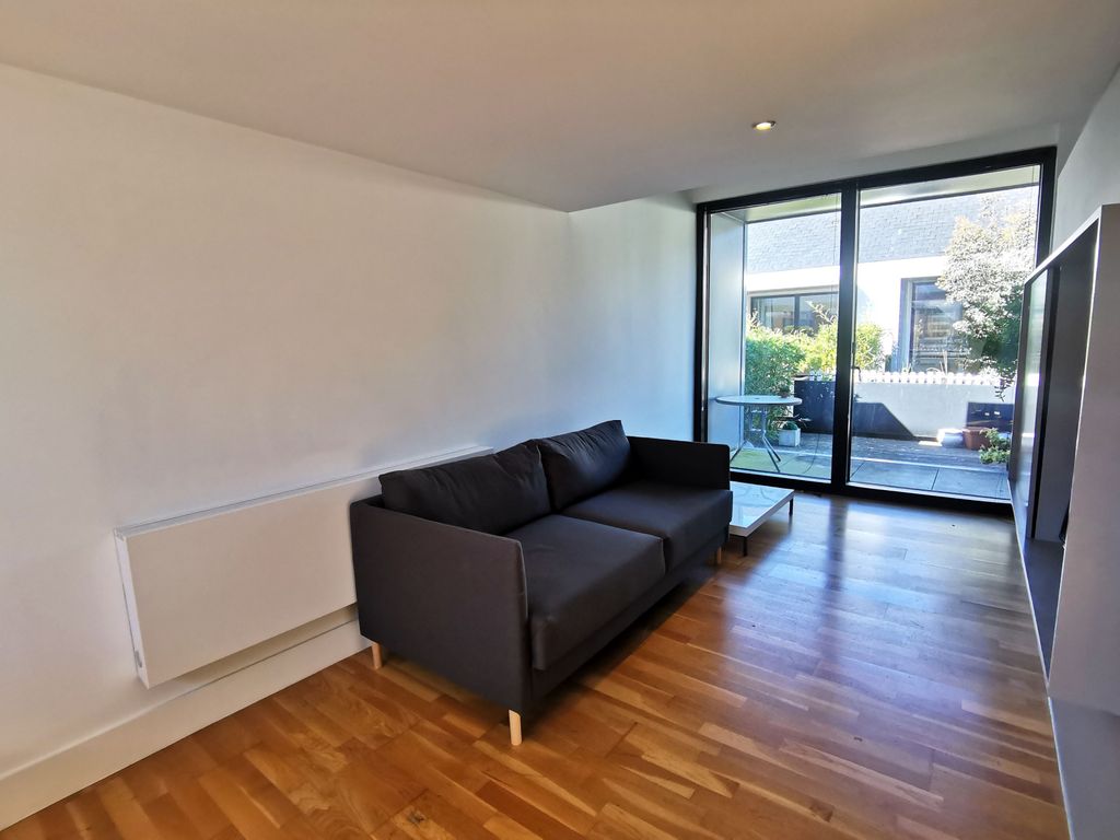 Property photo 3 of 14 Lounge