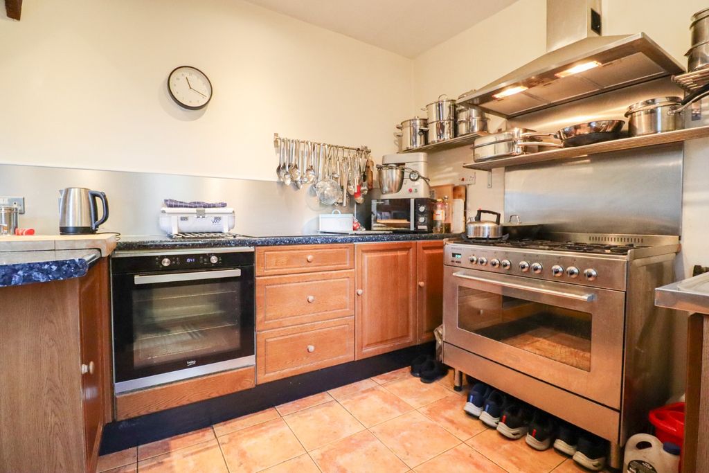 Property photo 2 of 29 3865426