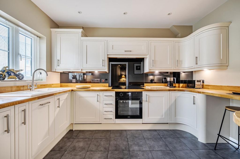 Property photo 3 of 21 1347149-8-68B83E06833B9.Jpg