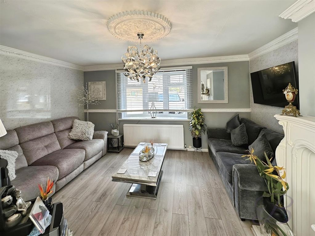 Property photo 2 of 25 8689A3A2-12Ug-Mba_0Y1Y9Ilo3Ezag.Jpg